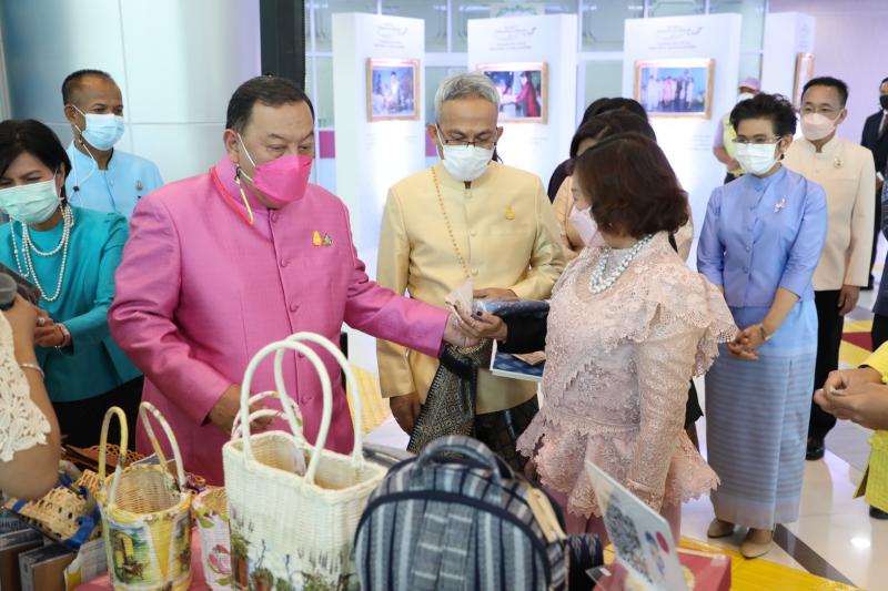 รมว.พม.ประธานในพิธ