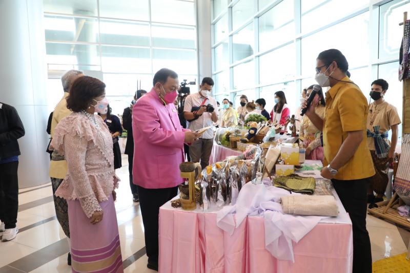 รมว.พม.ประธานในพิธ