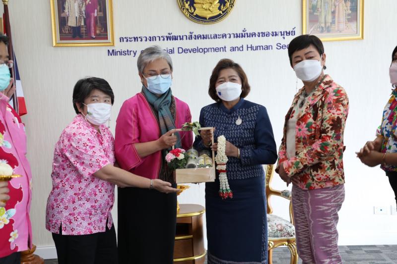 ปลัดพม. ให้ผู้บริห