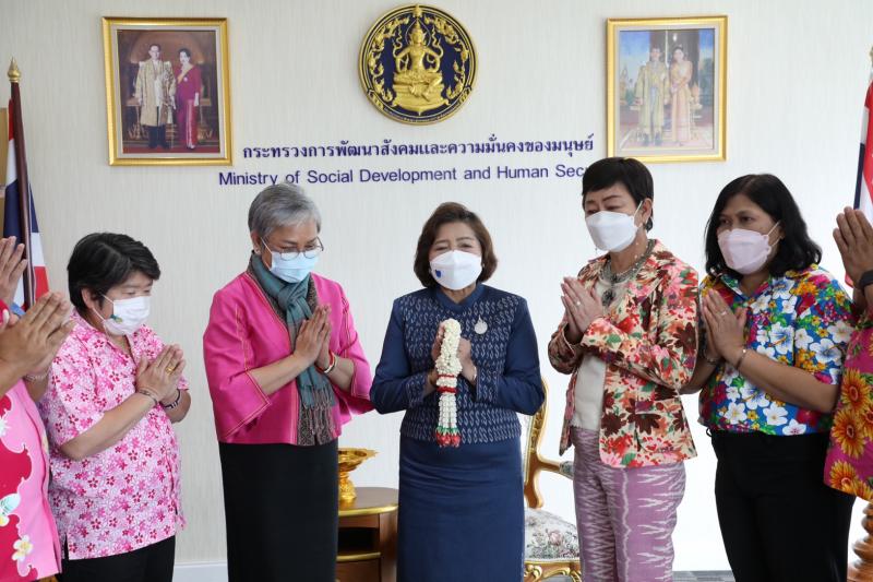 ปลัดพม. ให้ผู้บริห
