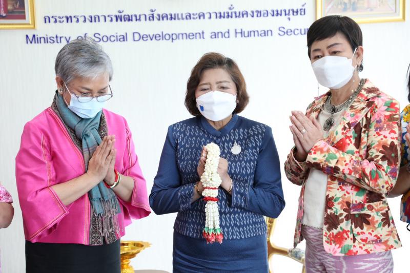 ปลัดพม. ให้ผู้บริห