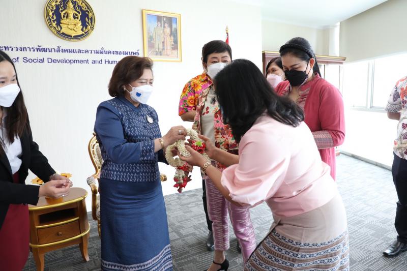 ปลัดพม. ให้ผู้บริห