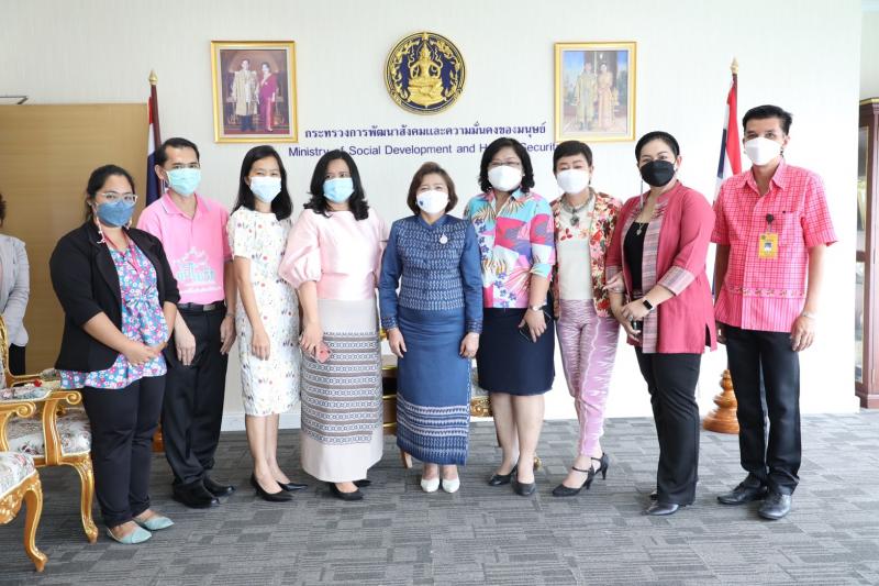 ปลัดพม. ให้ผู้บริห