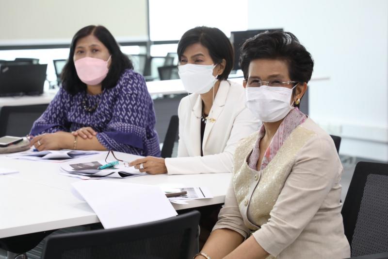 รองปลัดพม.เข้ารับ�