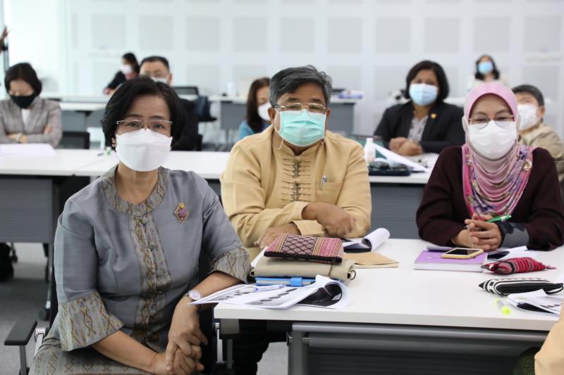 รองปลัดพม.เข้ารับ�
