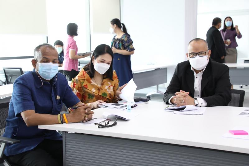รองปลัดพม.เข้ารับ�