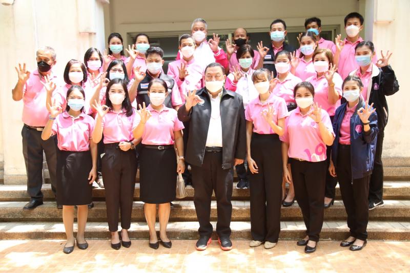 รมว.พม.พร้อมด้วยปล