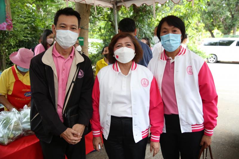 รมว.พม.พร้อมด้วยปล