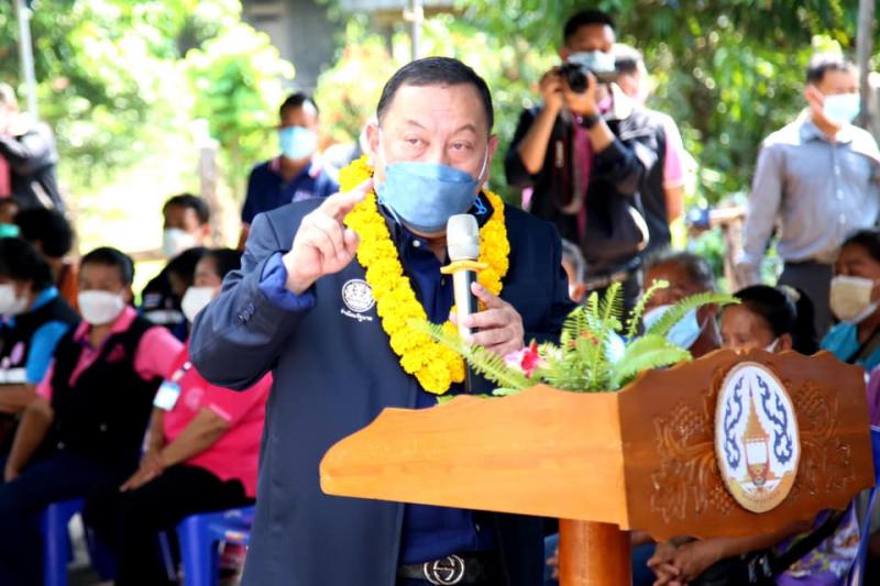 รมว.พม.พร้อมด้วยปล