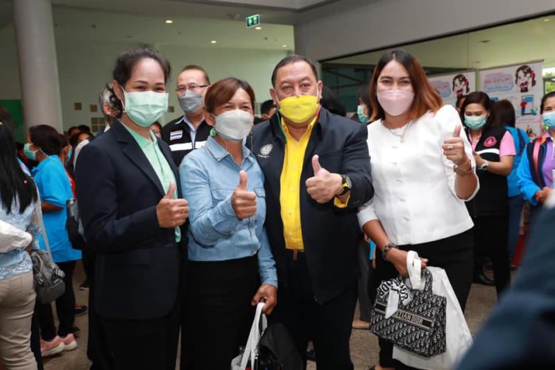 รมว.พม. ลงพื้นที่จ�