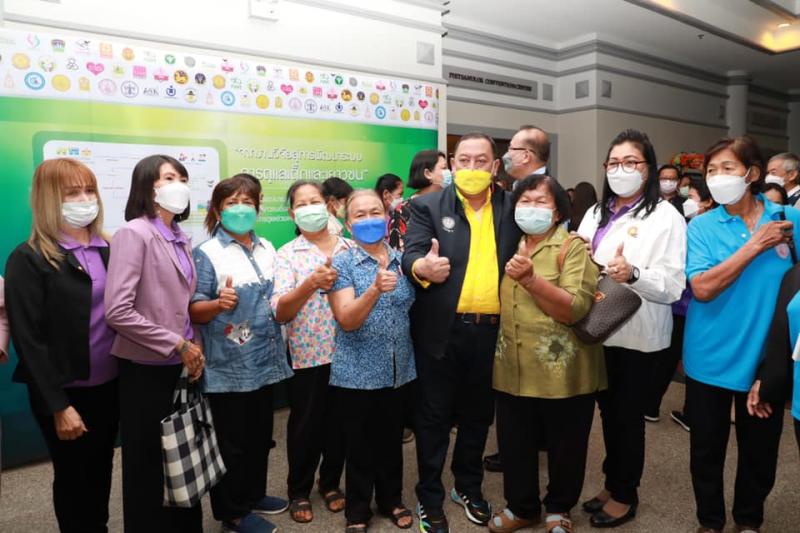 รมว.พม. ลงพื้นที่จ�