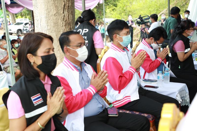 รมว.พม.พร้อมด้วยคณ