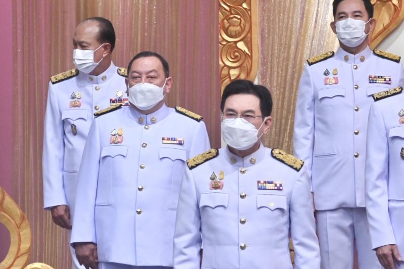 ครม.ร่วมลงนามถวาย�