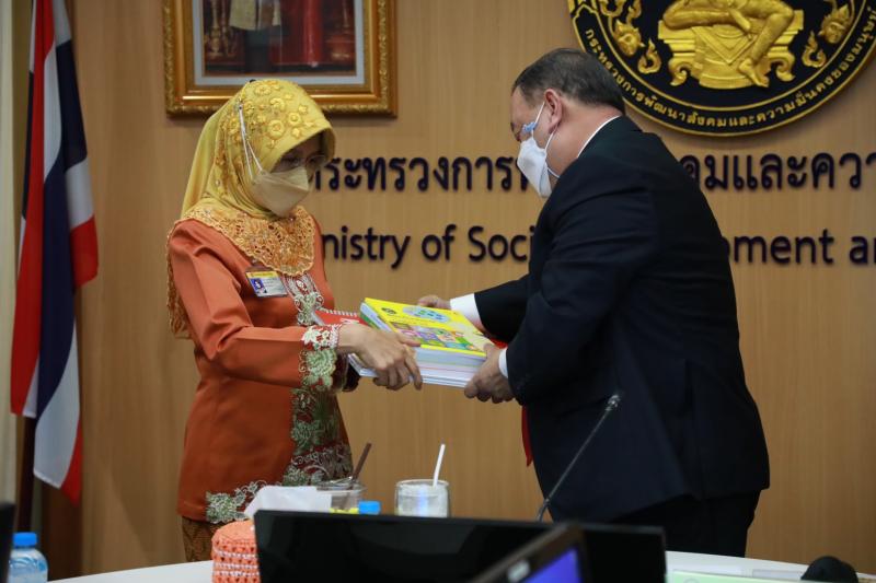 รมว.พม.ให้การต้อนร