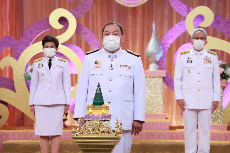 รมว.พม.พร้อมด้วยคณ