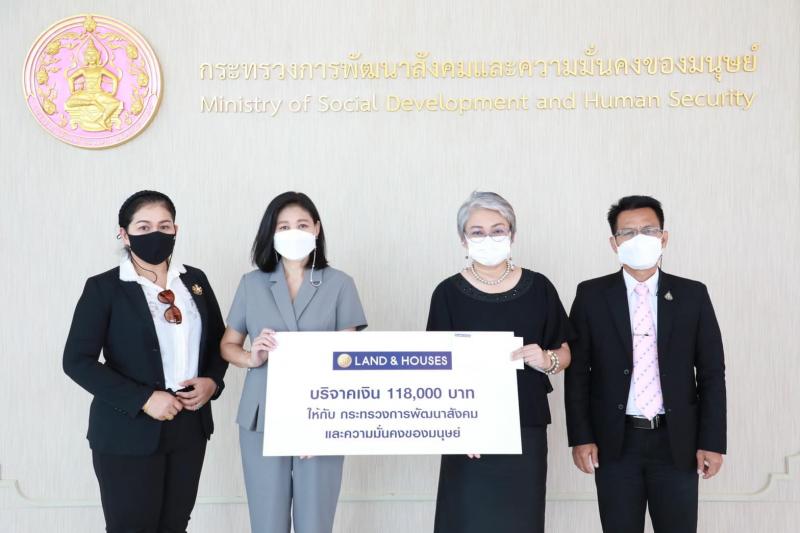 รองปลัดพม.รับมอบเ�