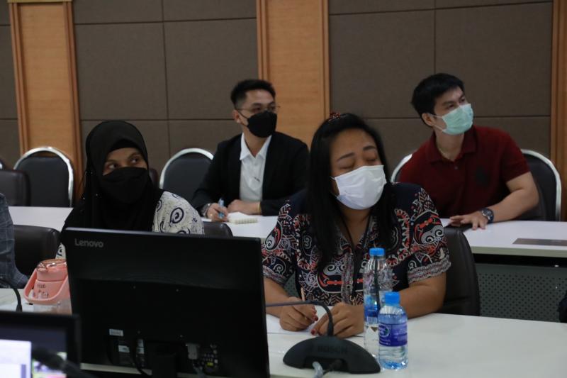 เลขารมว.พม.เป็นประ