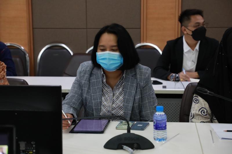 เลขารมว.พม.เป็นประ