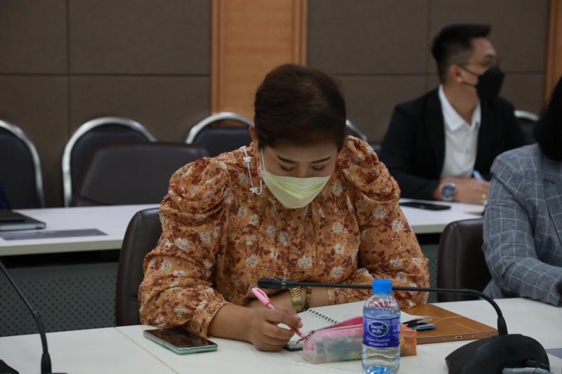 เลขารมว.พม.เป็นประ