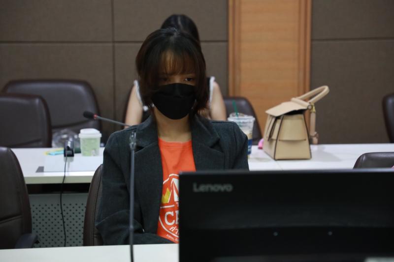 รมว.พม.ให้ทีมงาน เ�