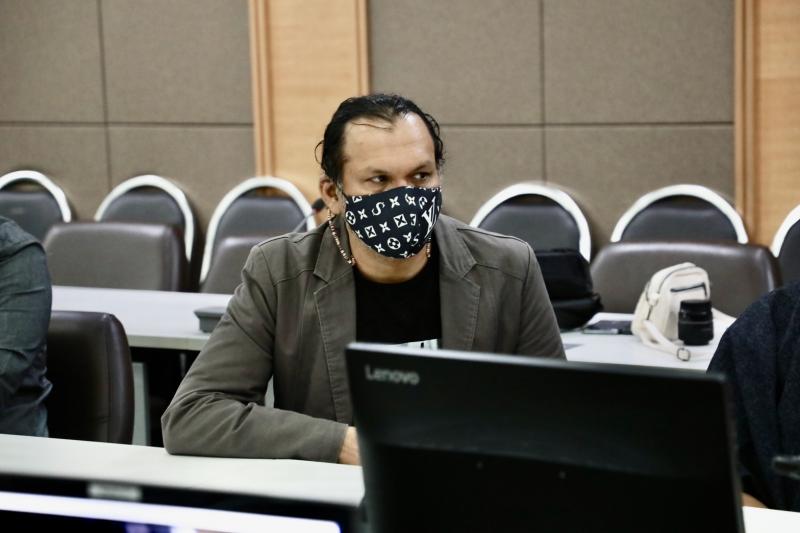 รมว.พม.ให้ทีมงาน เ�