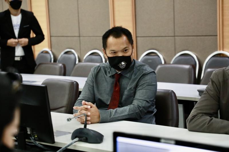 รมว.พม.ให้ทีมงาน เ�