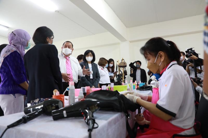 รมว.พม.เป็นประธานเ
