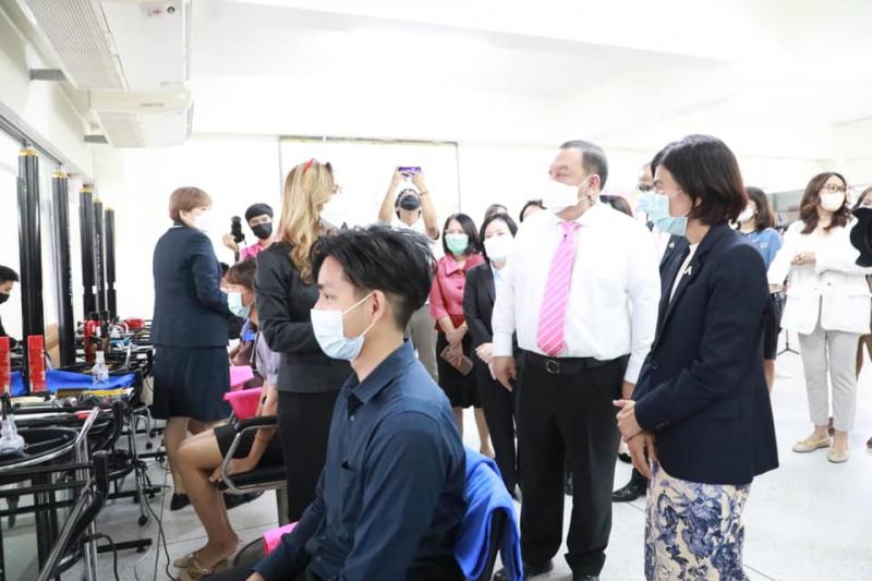 รมว.พม.เป็นประธานเ