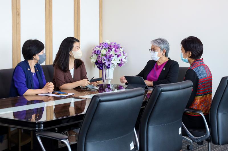 รองปลัดพม.ให้สัมภ�