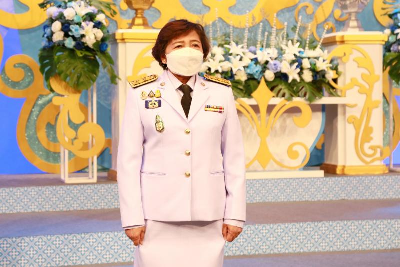 รมว.พม.พร้อมด้วยปล