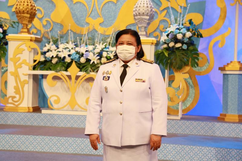 รมว.พม.พร้อมด้วยปล