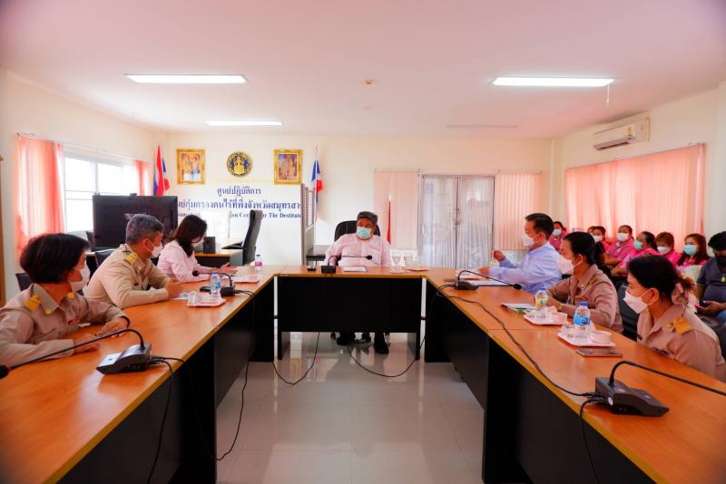 ผต.พม. ลงพื้นที่ตร�