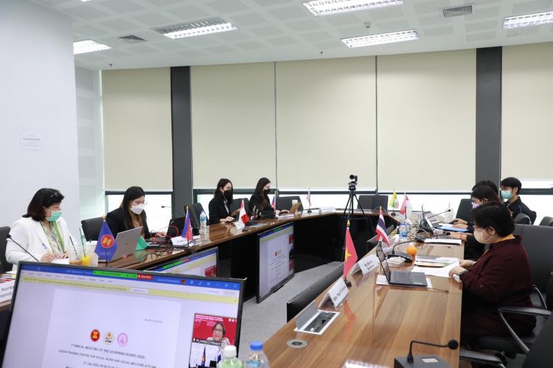 รองปลัดพม.เป็นประ�