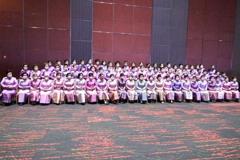 ปลัดพม.มอบเข็มสตร�