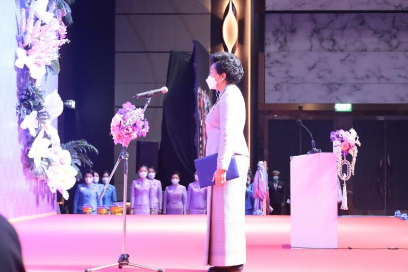 ปลัดพม.มอบเข็มสตร�