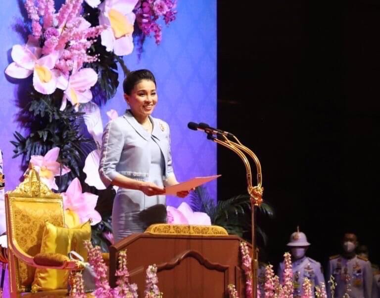 รมว.พม.พร้อมด้วยผู