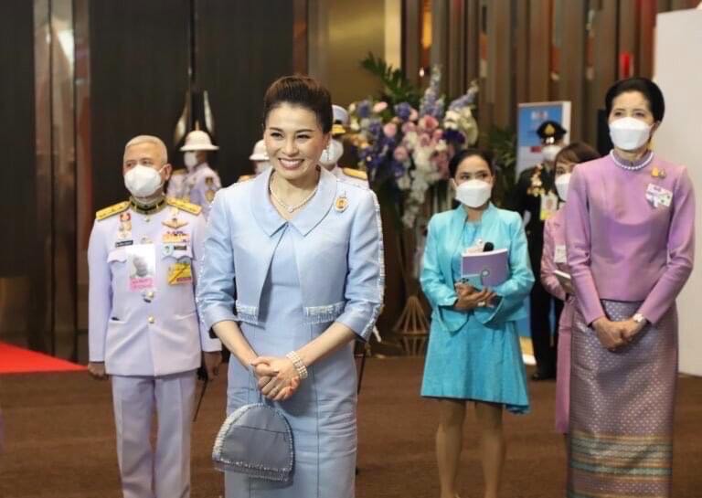 รมว.พม.พร้อมด้วยผู