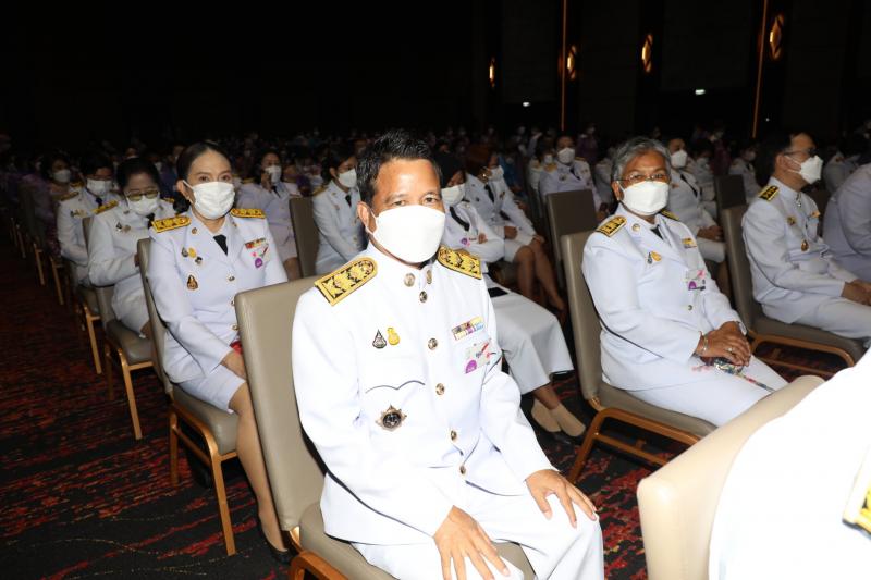 รมว.พม.พร้อมด้วยผู