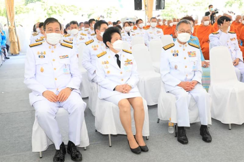 นายกรัฐมนตรีและภ�