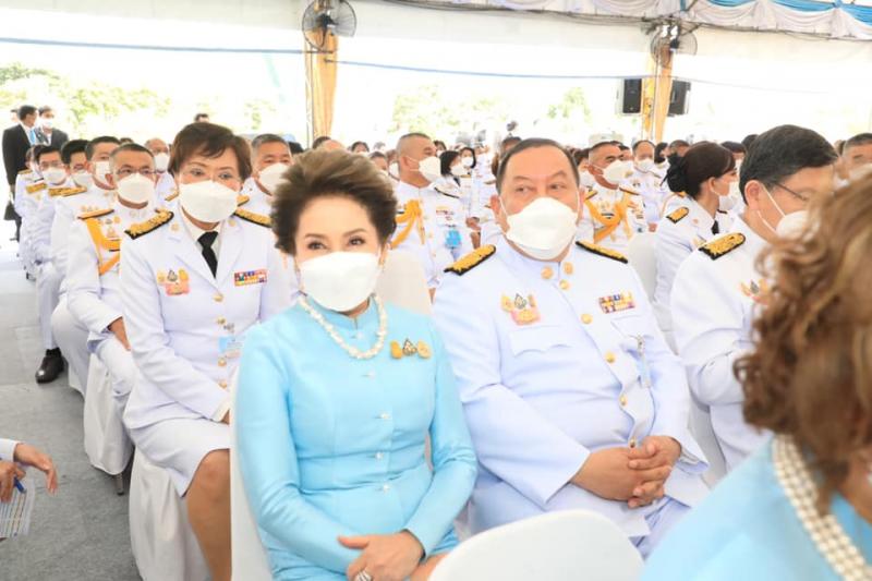 นายกรัฐมนตรีและภ�