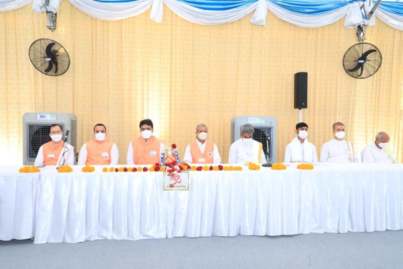 นายกรัฐมนตรีและภ�