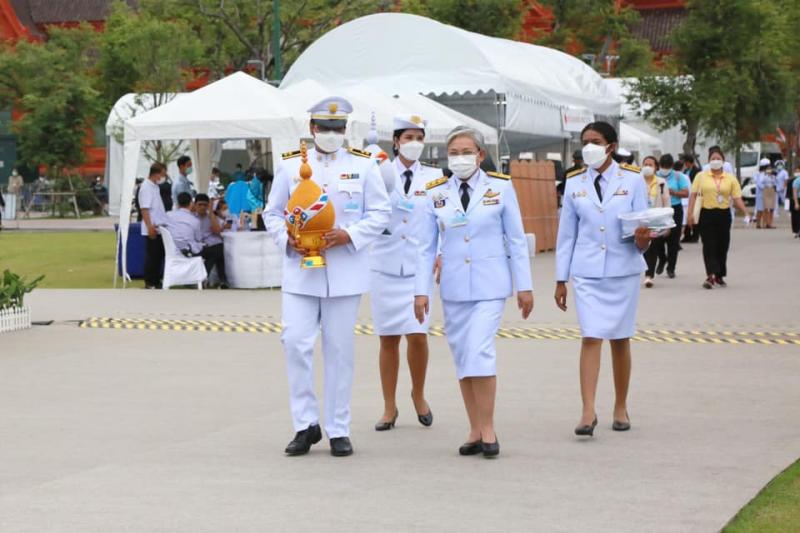 นายกรัฐมนตรีและภ�