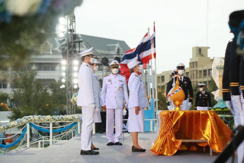 นายกรัฐมนตรีและภ�