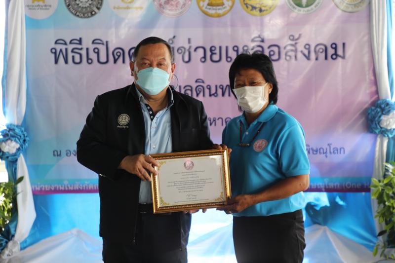 รมว.พม.พร้อมด้วยคณ