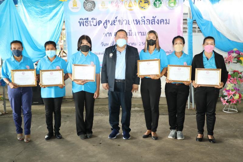 รมว.พม.พร้อมด้วยคณ