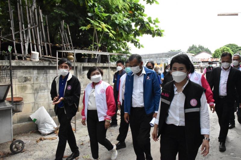 ปลัดพม. พร้อมด้วยค