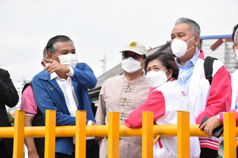 ปลัดพม. พร้อมด้วยค