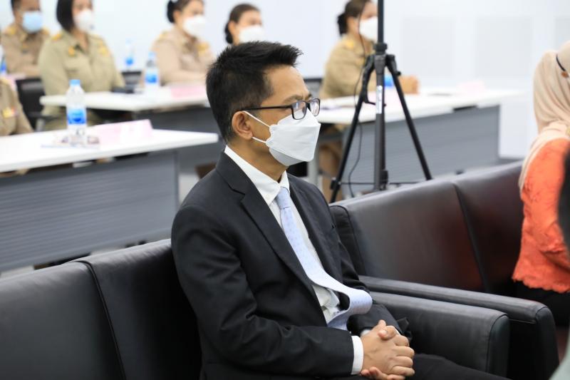 รองปลัดพม.เป็นประ�