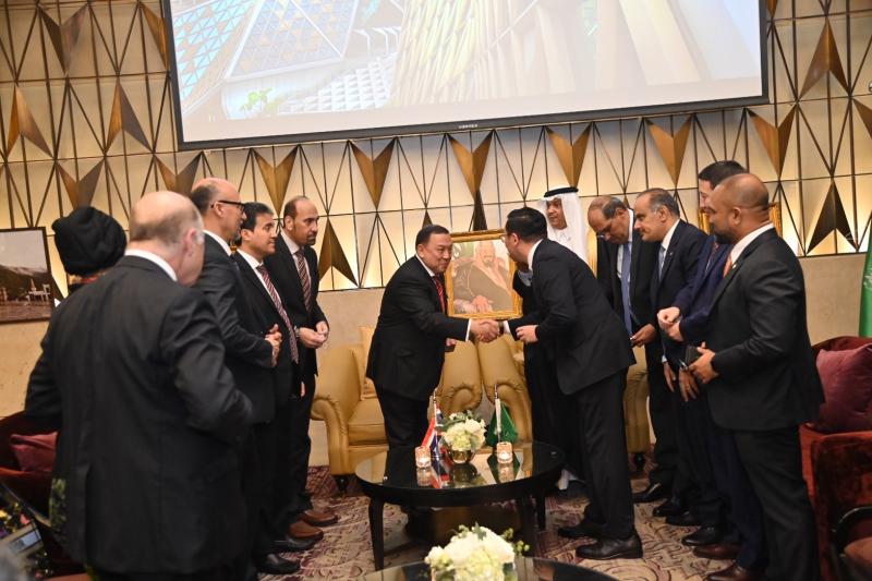 รมว.พม. ร่วมแสดงคว�