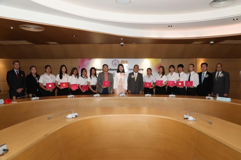 ปลัดพม.ร่วมลงนามเ�